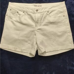 Prana Women's Cream Shorts size 14 pre owned Exellent condition.